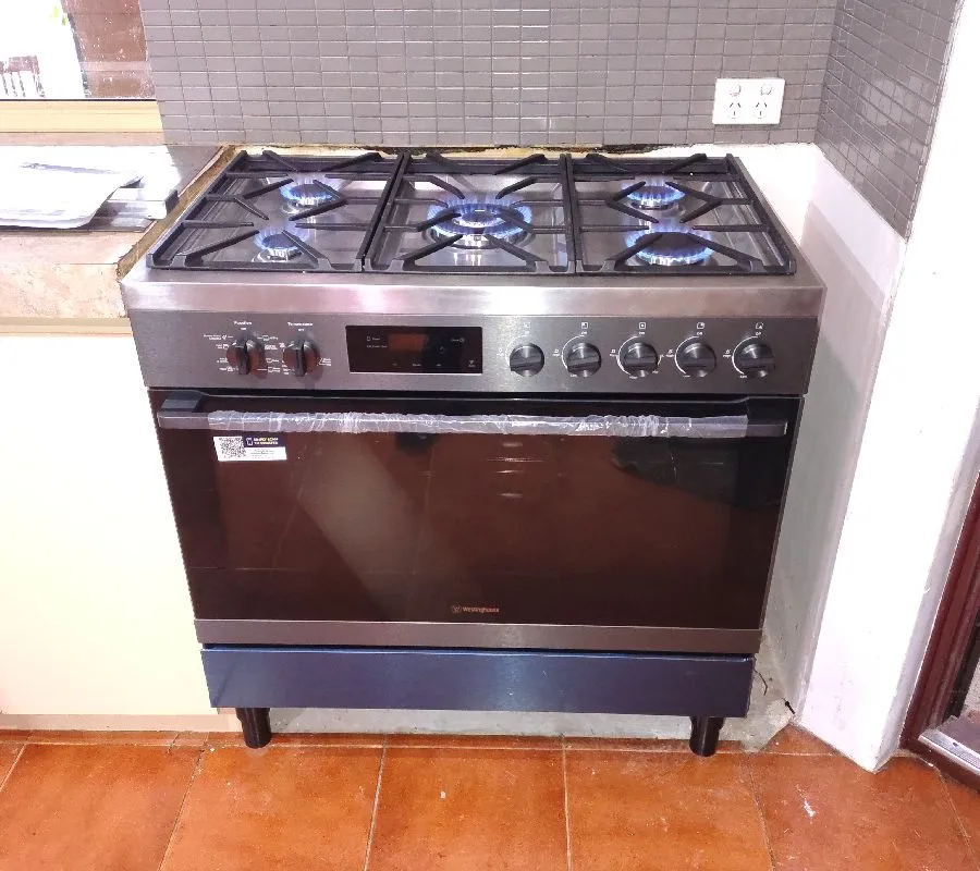 2026 July 14 JN50056 Ronnie and Harvey Gas freestanding cooker installed and working_Eaton.jpg