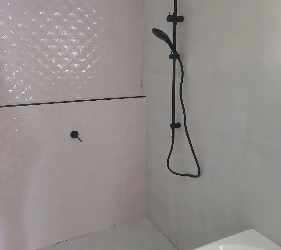 2025 December 5 JN48763 Sheymus and Taj Bathroom fit off double shower right_Carey Park.jpeg