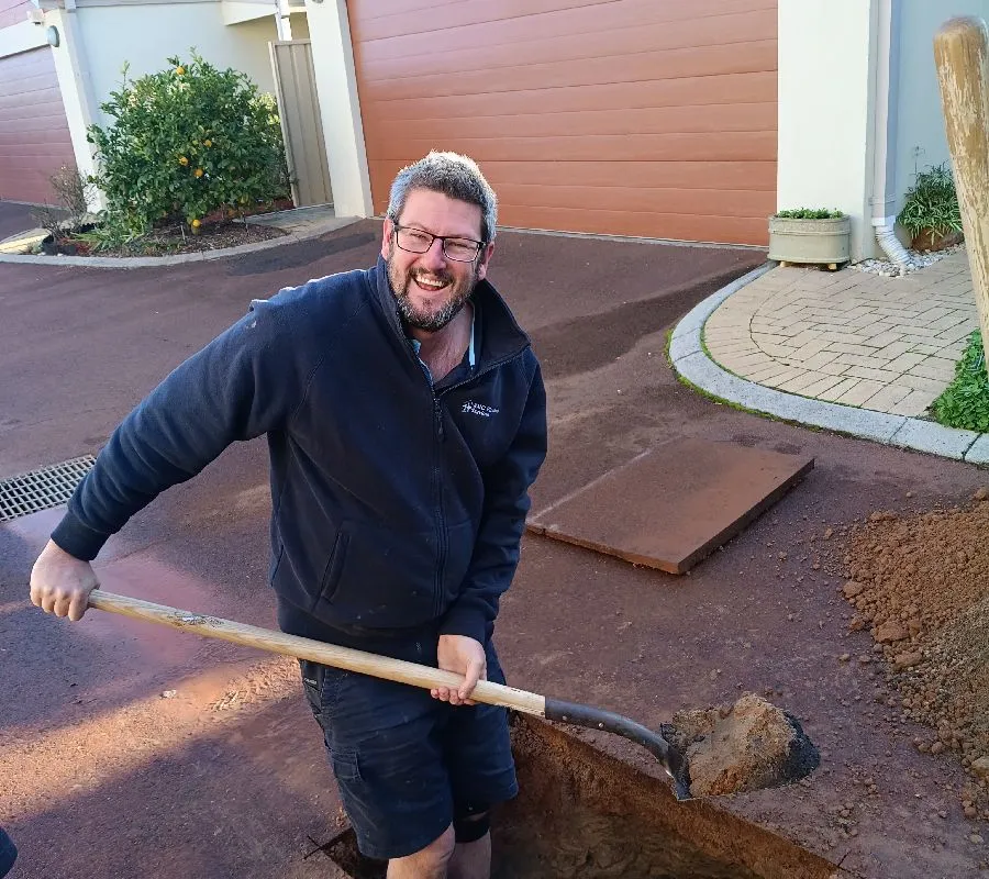 2026 June 5 JN49827 Scott, Isaac and Dean scott digging Water leak under driveway_East Bunbury.jpg
