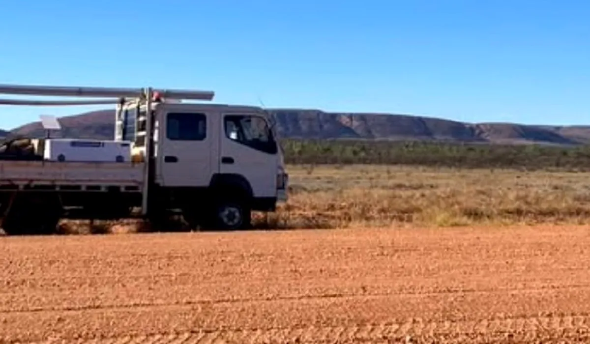 gbowden-real-cover-truck-red-dirt_4366180a.jpg