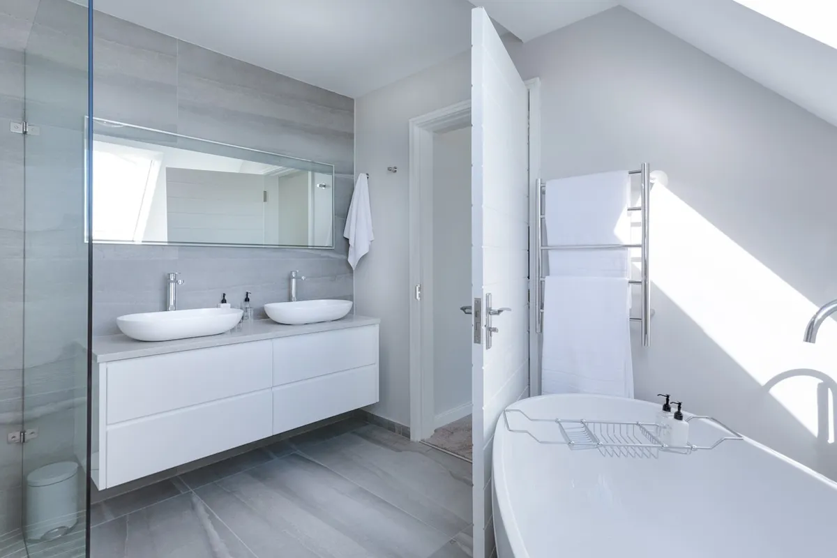 modern-minimalist-bathroom-3115450_1280.jpg