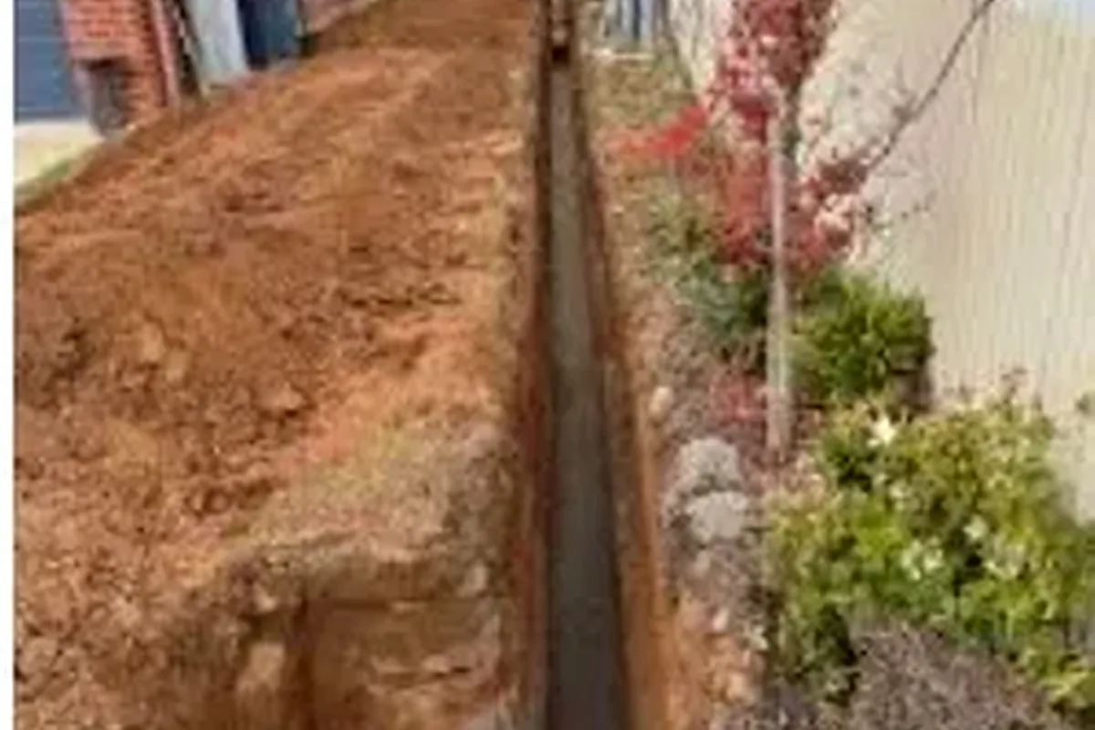 Dongara_Plumbing_04_Trenching.jpg