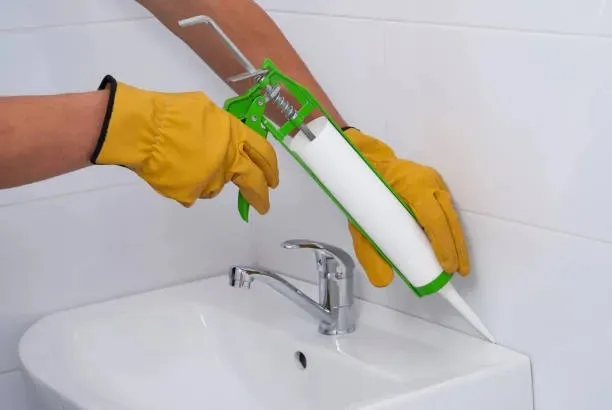 bathroom_sealant_application.jpg