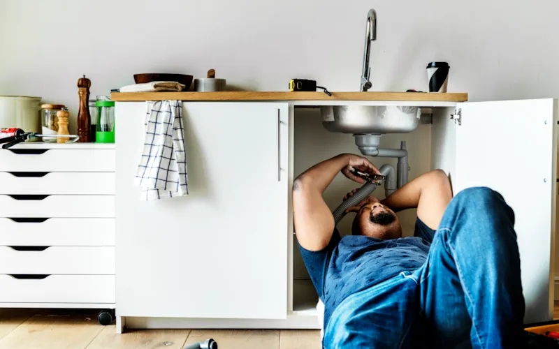 9eae8595a6e3419db1f9de33a85a383c_plumber-man-fixing-kitchen-sink.jpg